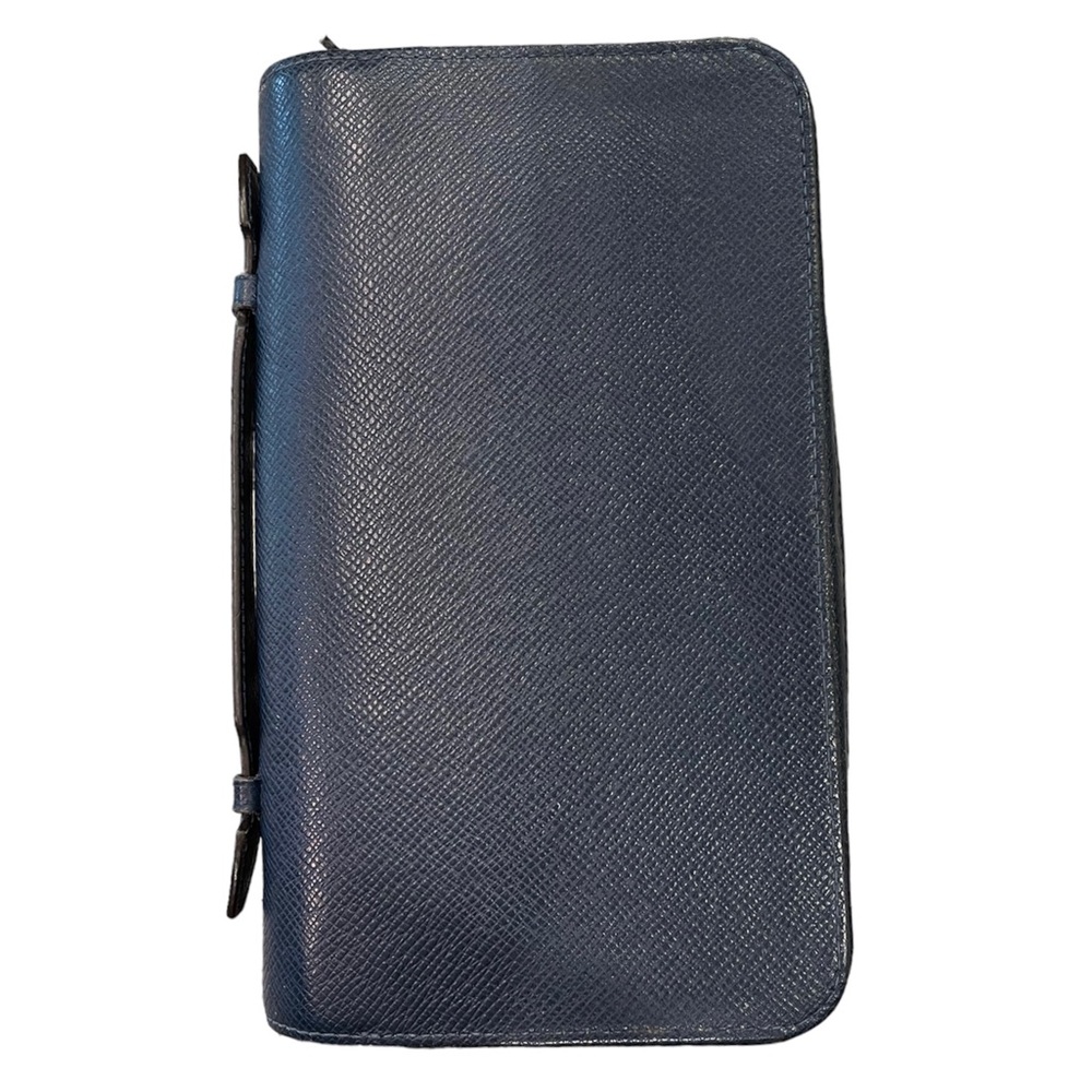 LOUIS VUITTON Taiga Leather XL Zippy Wallet